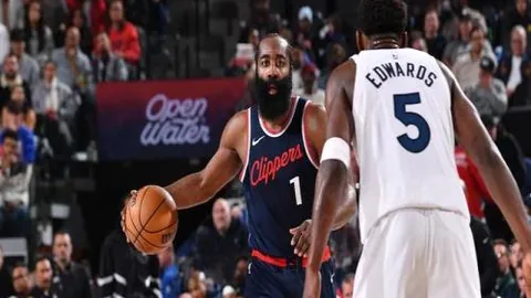 黄旭华院士离世，市民手捧核潜艇模型缅怀致敬